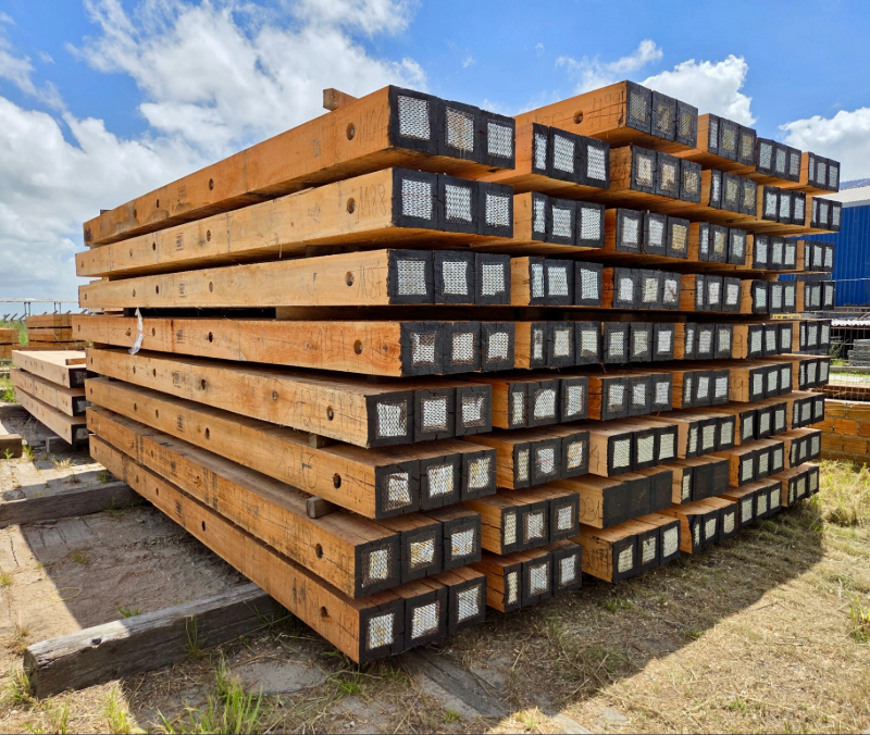 End view of stacked mats showing metal end plates